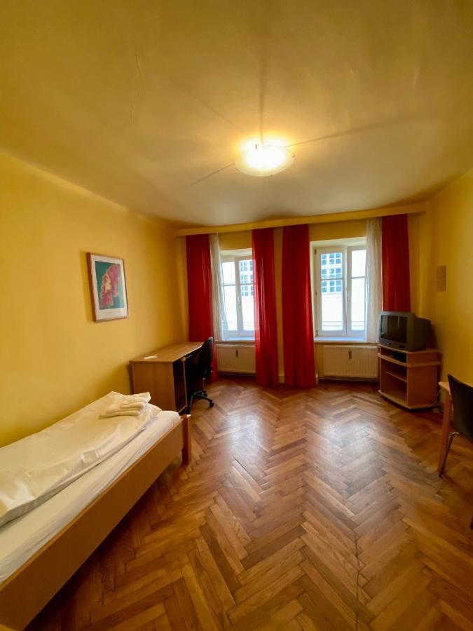 Appartement Pension 700M Zum Ring Viena Exterior foto